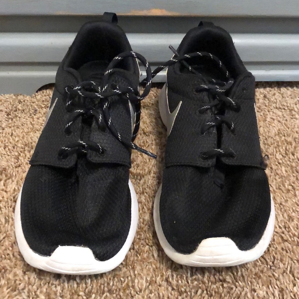 Nike tennis shoes